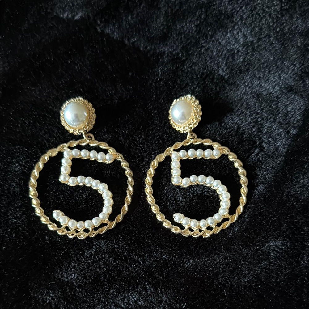 No. 5 knockoff Gold and Pearl Earrings